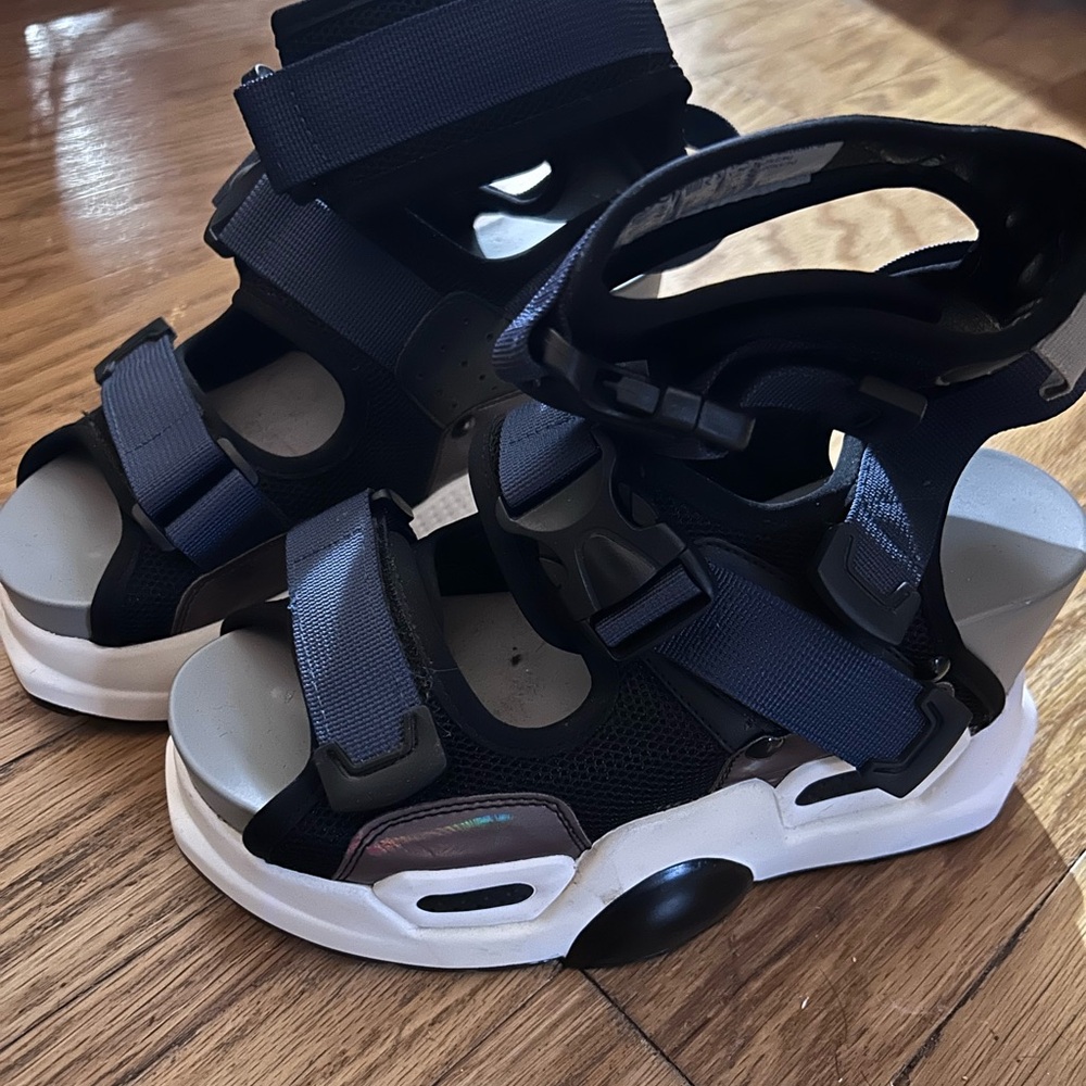 Dolls Kill Platform Sport Sandals – size 7